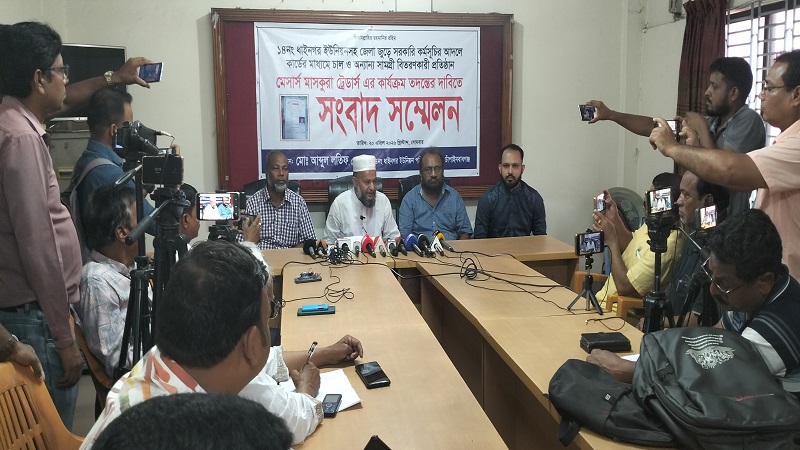 চাঁপাইনবাবগঞ্জে সরকারি খাদ্যবান্ধব কর্মসূচীর আদলে বেসরকারি কার্ড তৈরি করে চাল বিতরণের অভিযোগ
